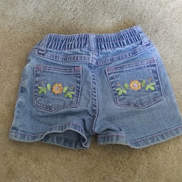 Shorts - Picture 2 of 3